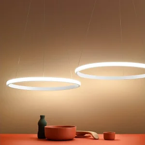 Suspension LED Iole S1 28W dimmable – Lustre avec anneau blanc satiné moderne, lumière chaude 3000K Suspension LED Iole S1 28W dimmable – Lustre avec anneau blanc satiné moderne, lumière chaude 3000K