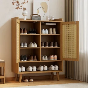 Houten schoenenkast met 2 rotandeuren en diverse legplanken 80x35x105cm Houten schoenenkast met 2 rotandeuren en diverse legplanken 80x35x105cm