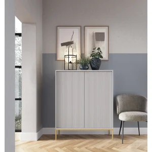 Hoog commode Geriffeld DomoHome NOVA – 2 deuren, Highboard met gouden handgrepen, Grijs, Gouden poten 125x104x39cm – Elegant voor woonkamer