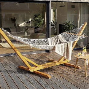 Houten hangmat met macramé stof "Dallas" – 305 x 120 x 123 cm – Wit Houten hangmat met macramé stof "Dallas" – 305 x 120 x 123 cm – Wit