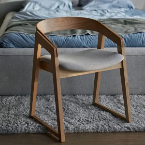 Houten stoel – licht hout – lichtgrijs – SALOSS