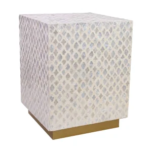 Houten krukje en beige capiz Houten krukje en beige capiz