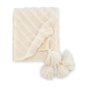 Katlyn plaid 170x130cm offwhite. Katlyn plaid 170x130cm offwhite.